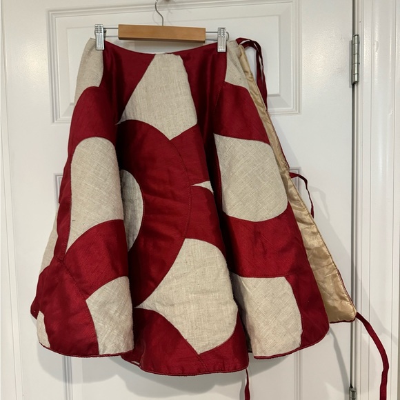 FAUX SILK TREE SKIRT - Peppermint Raindrops. - Picture 2 of 3